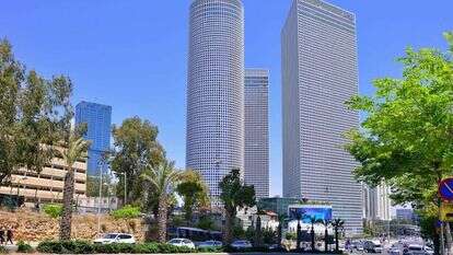 מגדלי עזריאלי. | שאטרסטוק מגדלי עזריאלי. | שאטרסטוק