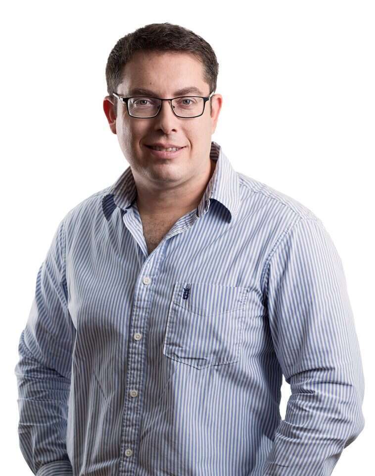 דורון יעקבי. | מיכה לובטון דורון יעקבי. | מיכה לובטון