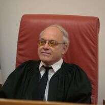 השופט ניל הנדל. | אורן בן חקון