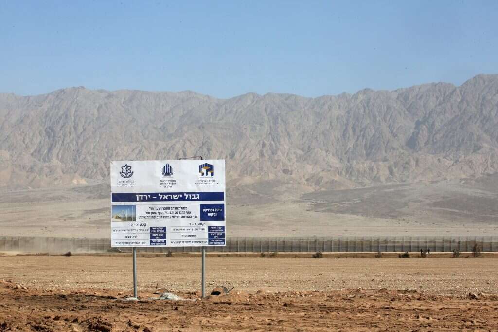 מעבר הגבול לירדן. | מרק ישראל סלם