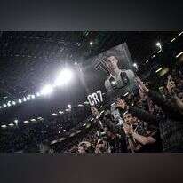 אוהדי יובנטוס מריעים לרונאלדו. | AFP