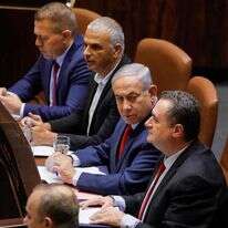 נתניהו ושרי הליכוד בהצבעה על פיזור הכנסת. | AFP נתניהו ושרי הליכוד בהצבעה על פיזור הכנסת. | AFP