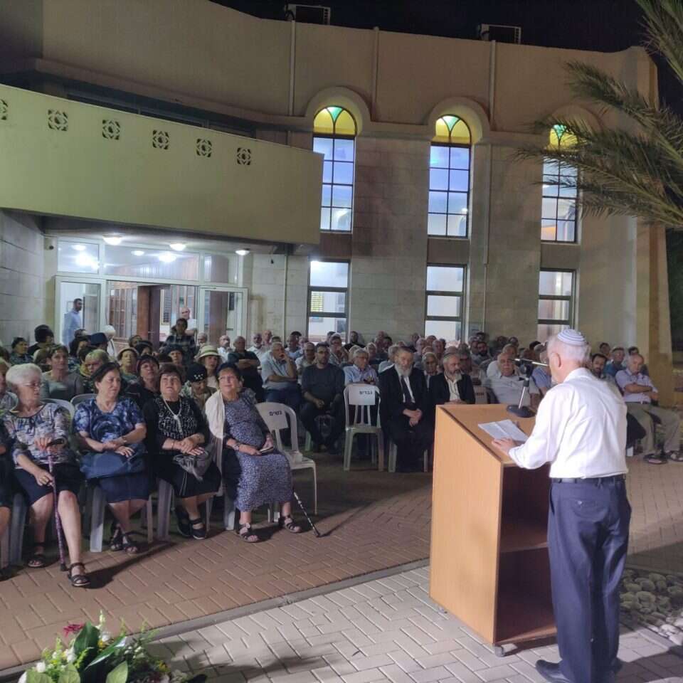 מומי מלכה, אביה של טלי חטואל ז"ל, נואם באירוע באשקלון. | מיכאל טוכפלד