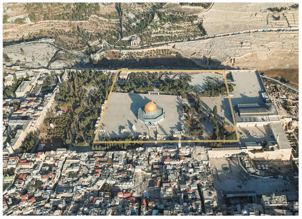 תוואי כותלי הר הבית הקדום שנוסדו בידי חזקיהו, על פי הצעת ריטמאייר. | מרים צחי