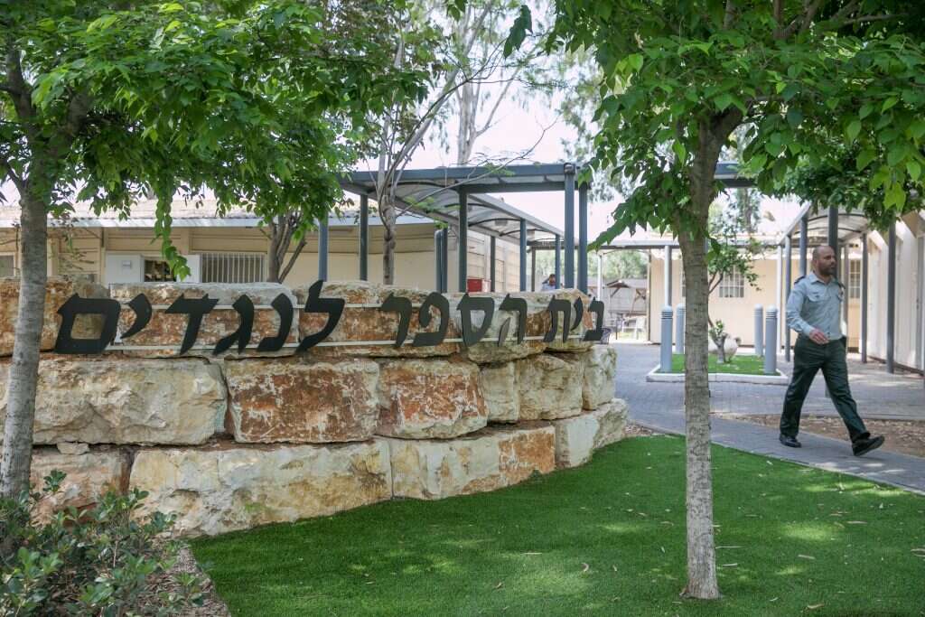 הבייבי של הרמטכ"ל הקודם. נופי בית הספר. | יוסי אלוני