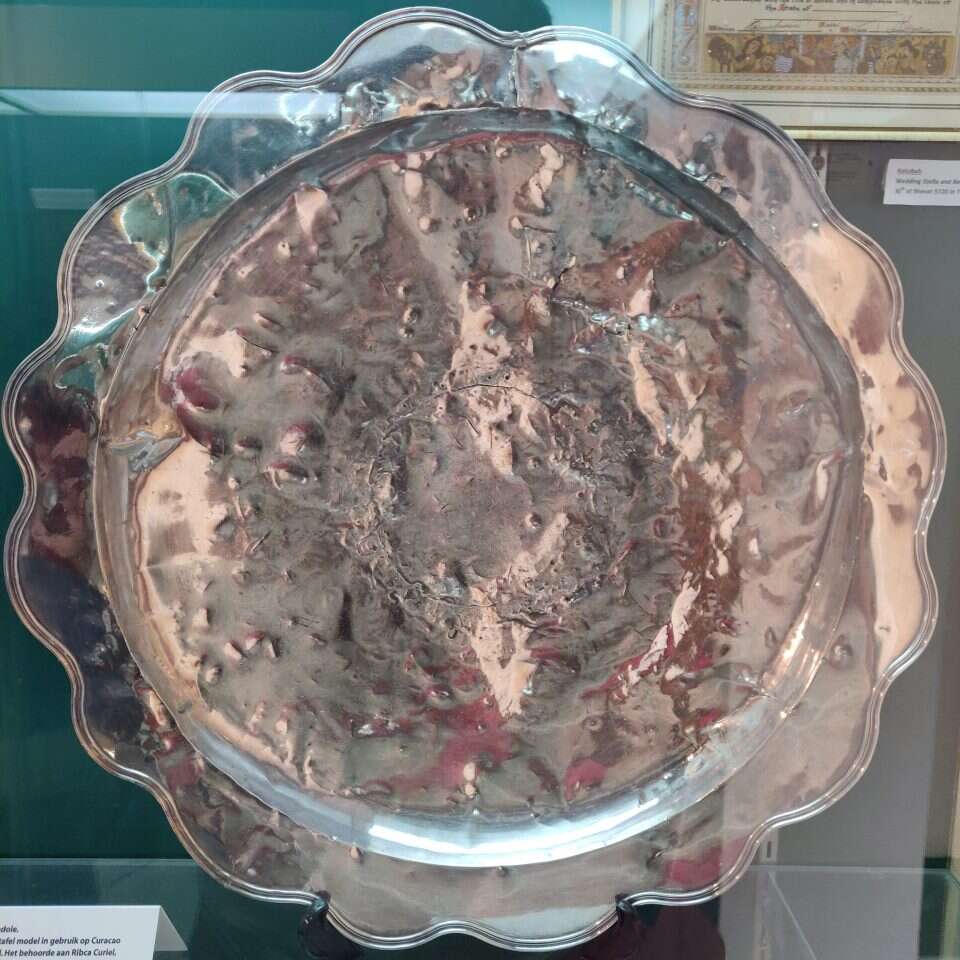 מנהג חופה ייחודי. צלחת כסף מקומית. | מיכאל טוכפלד מנהג חופה ייחודי. צלחת כסף מקומית. | מיכאל טוכפלד