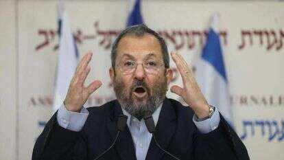 ברק מכריז על מפלגתו החדשה. | גדעון מרקוביץ