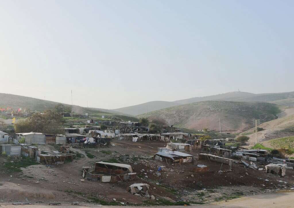 חאן אל־אחמר. | מרים צחי