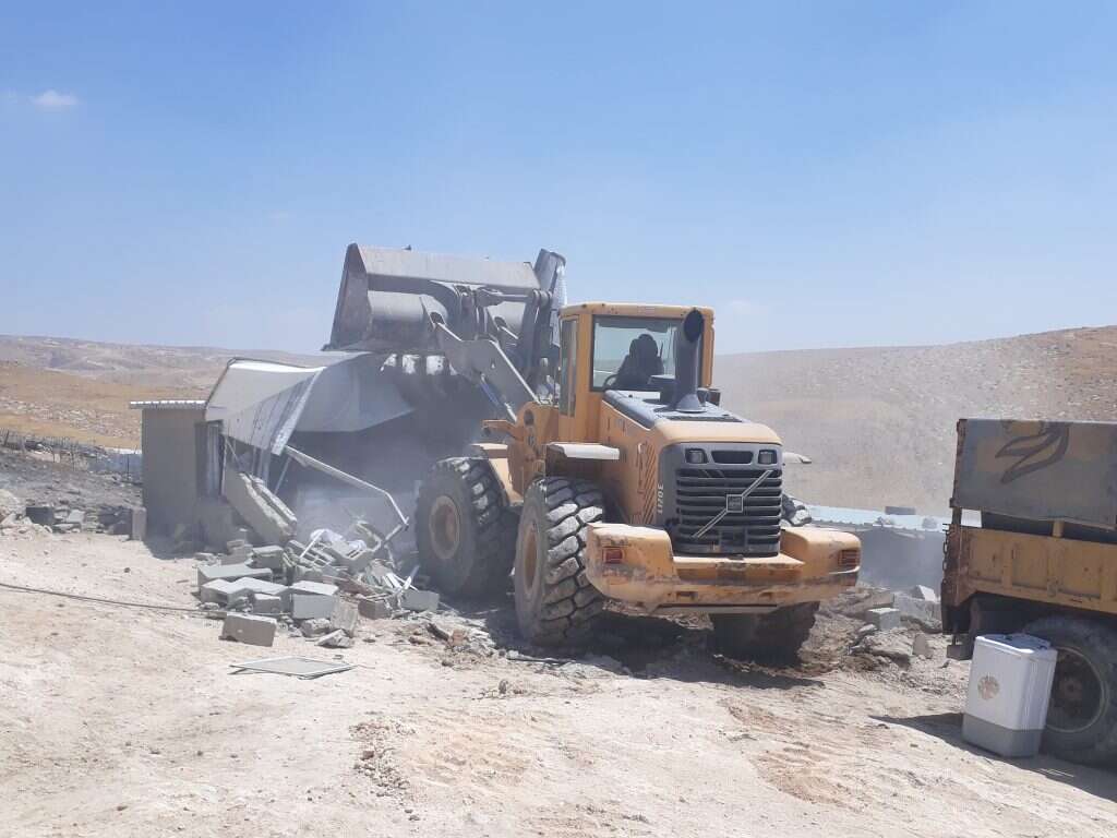 "את יטא עזבנו מזמן, לאן נחזור". הריסת מבנה לא חוקי בשטח אש 918. | אביה שקלאר-חמו "את יטא עזבנו מזמן, לאן נחזור". הריסת מבנה לא חוקי בשטח אש 918. | אביה שקלאר-חמו