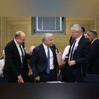 בני גנץ, יאיר לפיד ומשה (בוגי) יעלון בפתיחת מושב הכנסת בסוף אפריל. | נעם ריבקין פנטון, פלאש 90