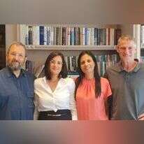 פרץ דרעי (שנייה משמאל) עם ברק, יפעת שאשא ביטון ויאיר גולן. | יח"צ