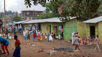 "יש לנו מעט אבל אנחנו שמחים בחלקנו ומאושרים". שוק באתיופיה | אליהו בירנבוים