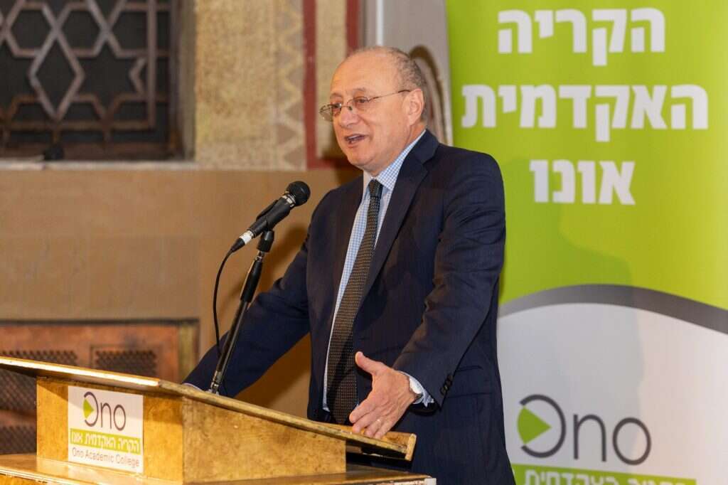 השופט אלכס שטיין. | הקריה האקדמית אונו