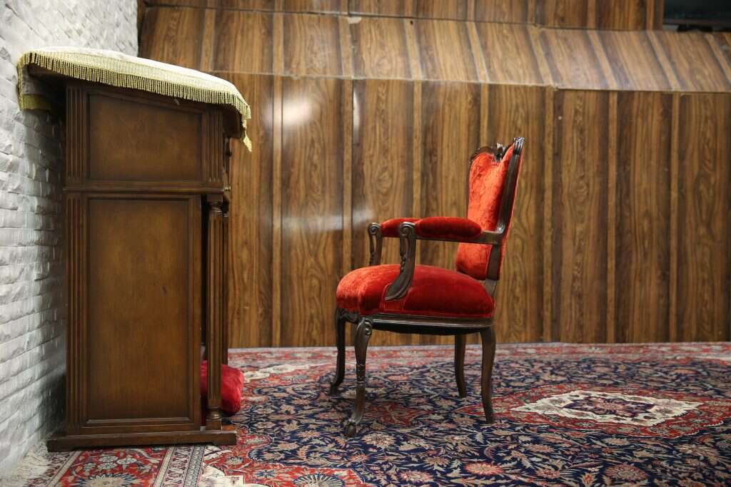 כסאו של הרבי מלובביץ בבית מדרשו. | נתי שוחט, פלאש 90