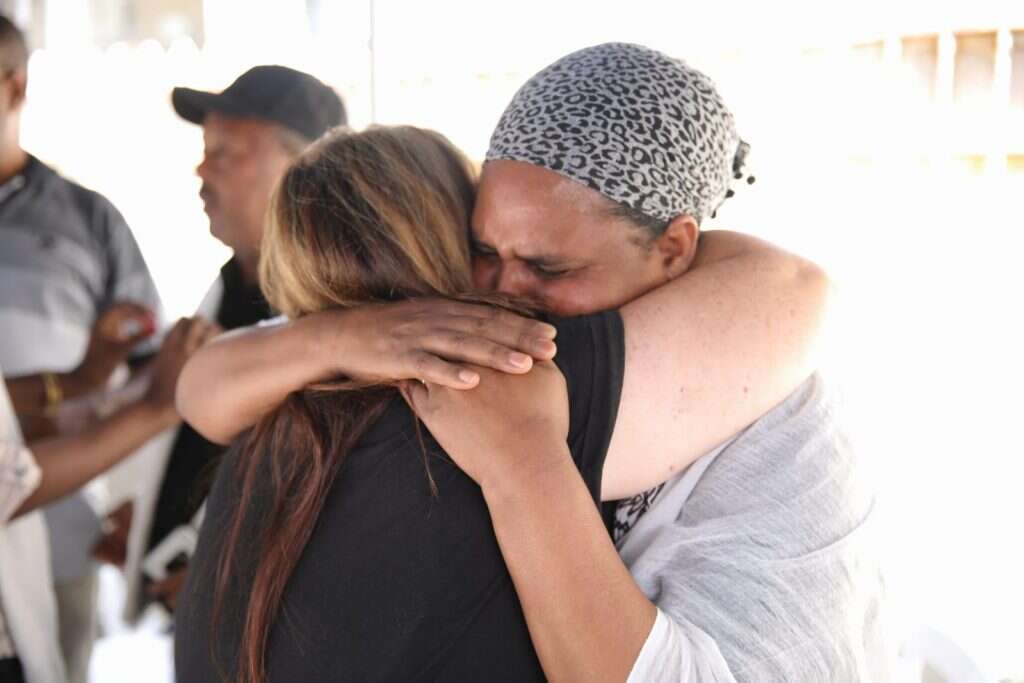 ניחום אבלים בבית משפחת טקה. | יוסי אלוני