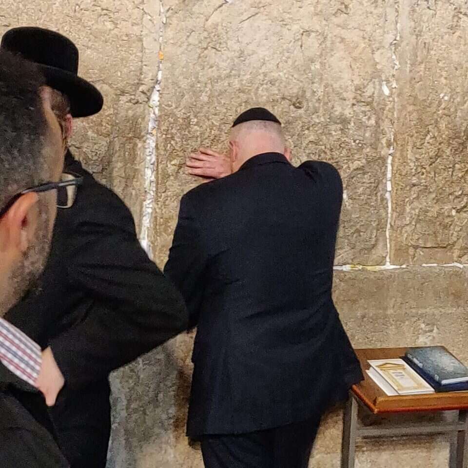 ג'ייסון גרינבלט בכותל. | מיכאל טוכפלד