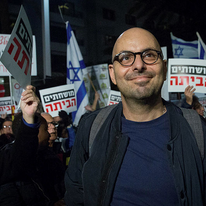 אלדד יניב בהפגנה בתל אביב, דצמבר 2017. | מרים אלסטר, פלאש 90