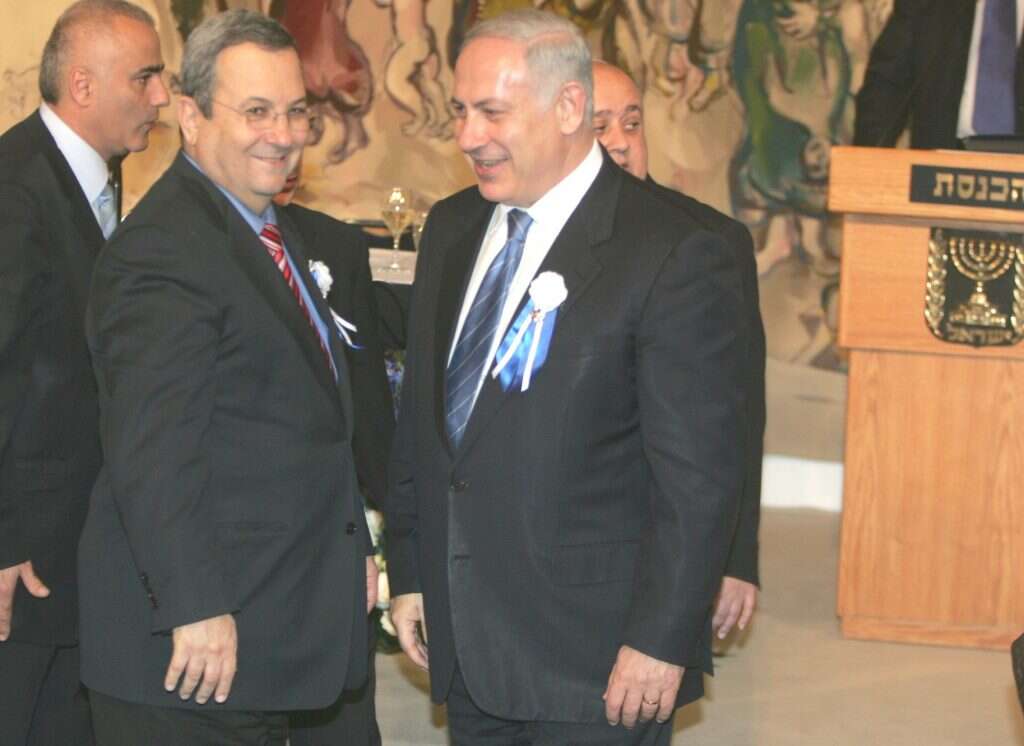 בנימין נתניהו ואהוד ברק בהשבעה לכנסת ה18, 2009. | מרים צחי