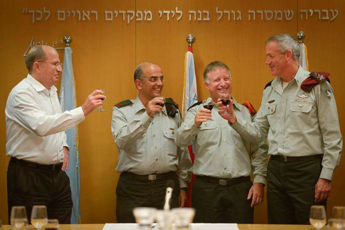 "יכול להיות שאלך לפוליטיקה, כי התכנון זורם אצלי בדם". חדד עם גנץ, יעלון וראם עמינח, בטקס חילופי היועכ"לים. | דו"צ