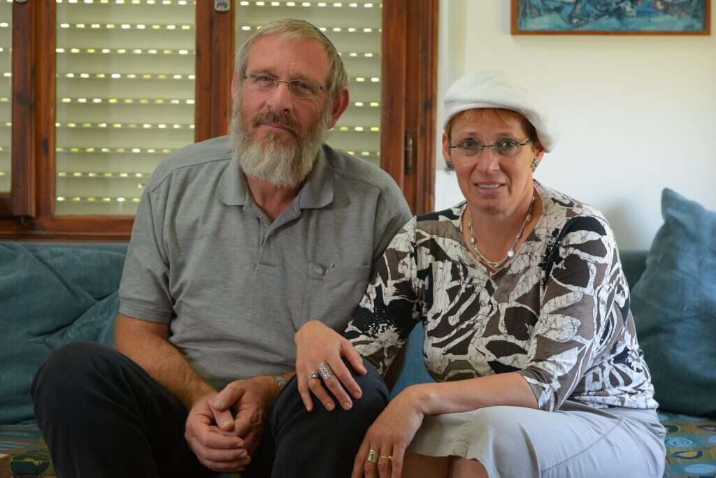 “בניה התמסר לצבא לא בשביל הכבוד ולא כדי לשמש דמות מופת“. מיכל ושלום שראל. | ראובן קסטרו