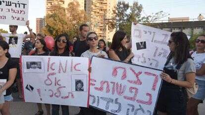 מחאת הורים בבאר-שבע נגד ההתעללות. | דודו גרינשפן מחאת הורים בבאר-שבע נגד ההתעללות. | דודו גרינשפן