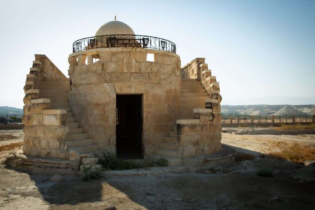 נבנה בהוראה ישירה של הוותיקן. המנזר הפרנציסקני. | אריק סולטן