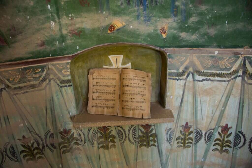 ספר התווים שנותר במנזר הרומני. | אריק סולטן