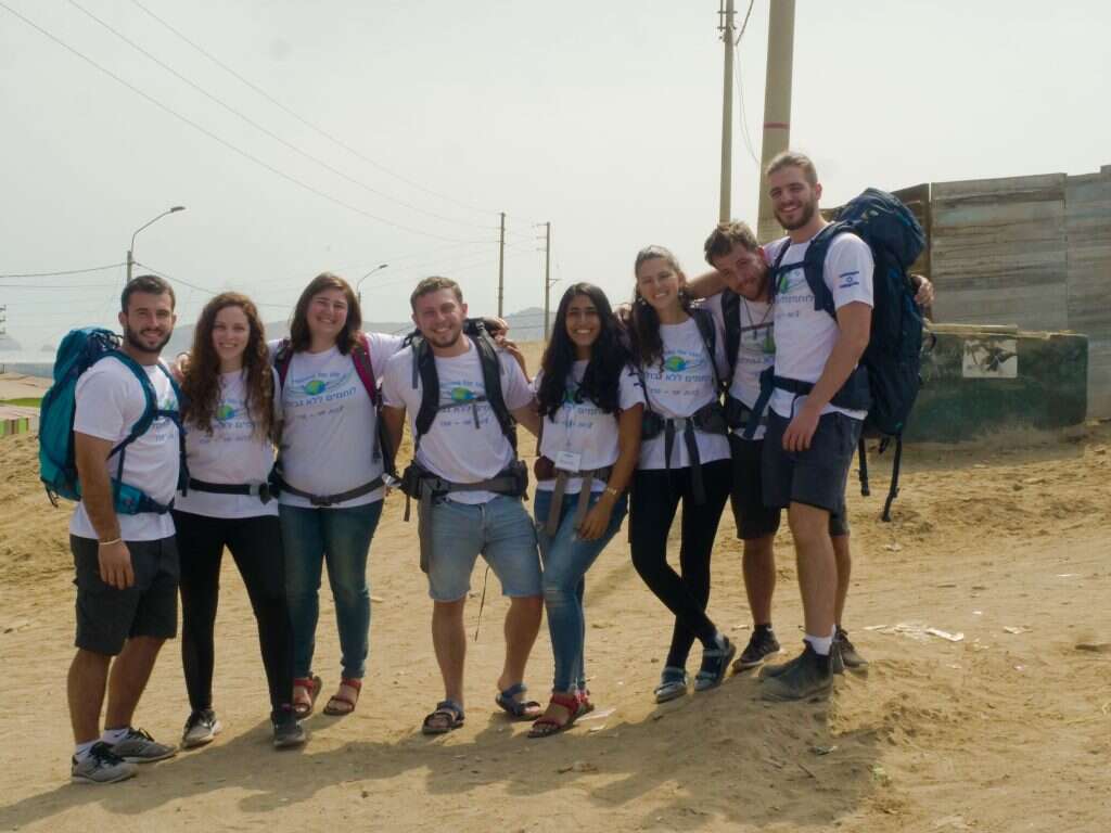 לאכול מקופסאות, מתוך עיקרון. חברי המשלחת. | זאב טננבאום