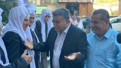 סאלח סעד ועמיר פרץ במפגש עם נציגי העדה הדרוזית