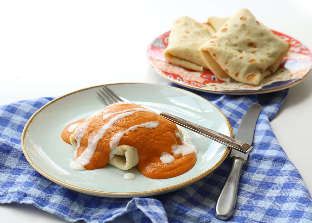 בלינצ'ס במילוי פטריות ברוטב פפריקאש. | אפרת ליכטנשטט בלינצ'ס במילוי פטריות ברוטב פפריקאש. | אפרת ליכטנשטט