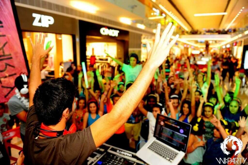 מסיבת אוזניות בחוצות המפרץ. | אסף לוי