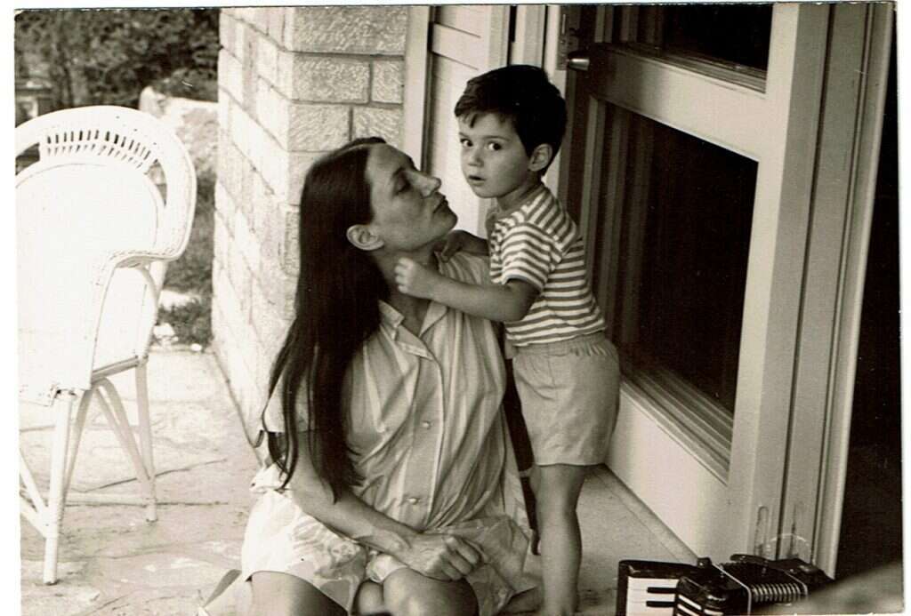 באדיבות משפחת דיין ו- yes דוקו