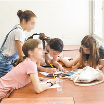 מתרגשות לקראת השנה הבאה. בנות הכיתה הראשונה