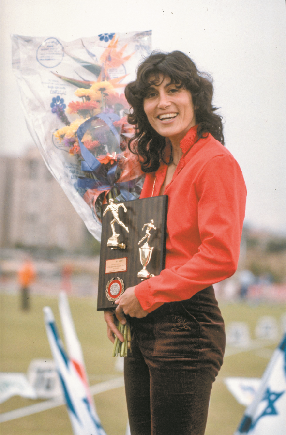 חיבקה ופרגנה. אסתר רוט-שחמורוב. | סער יעקב, לע"מ חיבקה ופרגנה. אסתר רוט-שחמורוב. | סער יעקב, לע"מ