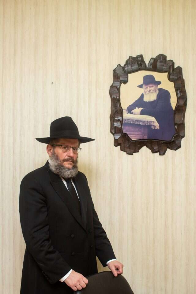 "השגנו לכולם דרכונים. אל תשאל שאלות". הרב יצחק אהרונוב. | אבישג שאר-ישוב