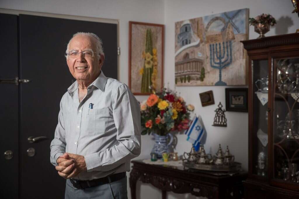 "אחרי שנה בארץ, אמא שלי דיברה עברית של פרופסור באוניברסיטה". בר-אשר. | יונתן זינדל, פלאש 90