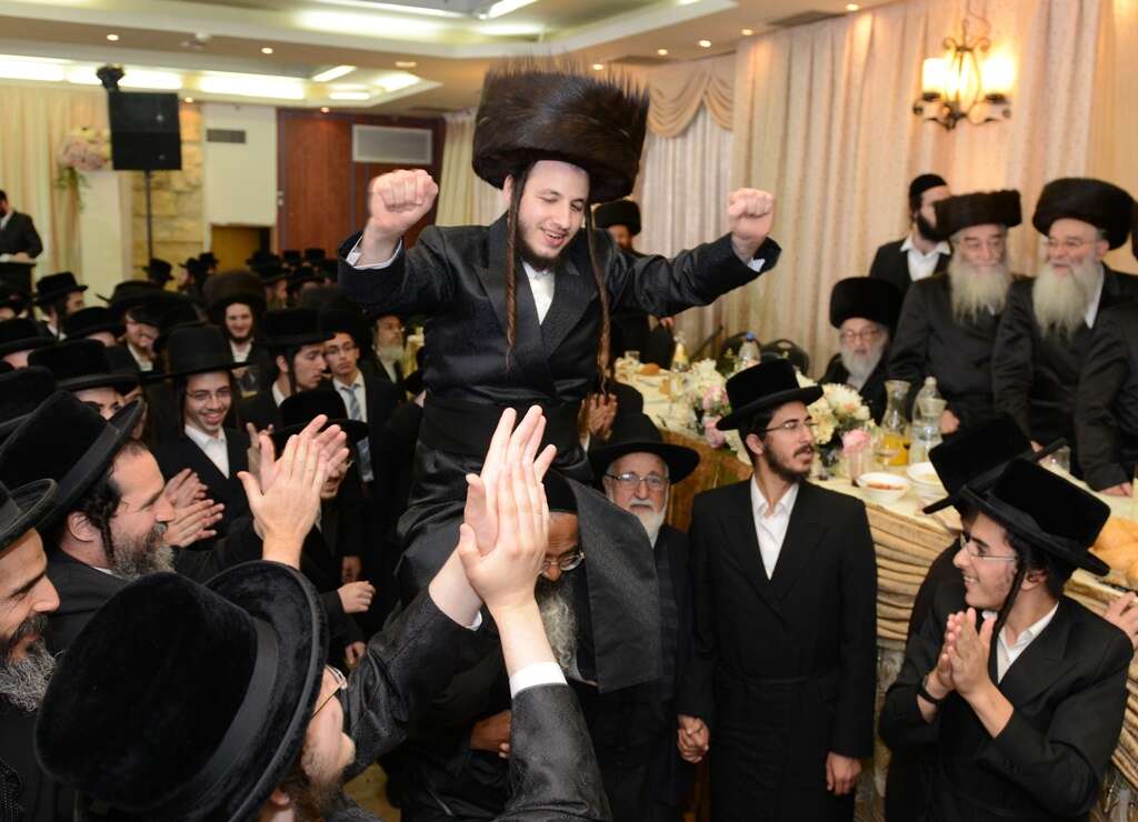 האדמו"ר הצעיר מלעלוב. | משה ויסברג - בחדרי חרדים