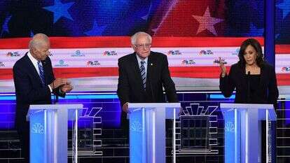 קמלה האריס, ברני סנדרס וג'ו ביידן בעימות הדמוקרטי הראשון. | AFP קמלה האריס, ברני סנדרס וג'ו ביידן בעימות הדמוקרטי הראשון. | AFP