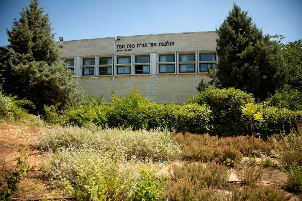 אולפנת אור תורה סטון נווה חנה. | אריק סולטן