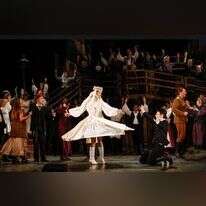 המחזמר ריקוד החתונה. | Eszter Gordon