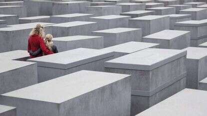 אנדרטה לזכר השואה בברלין. | שאטרסטוק