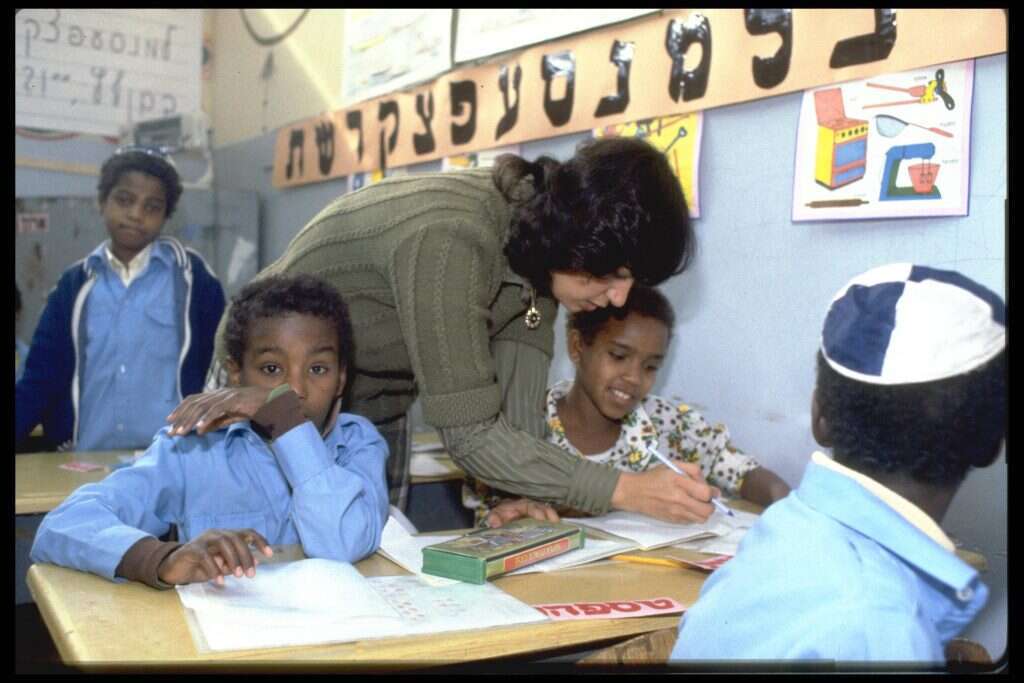 המדינה החליטה על הפרדה. ילדים במרכז קליטה בגבעת אולגה. 1985. | נתי הרניק, לע"מ
