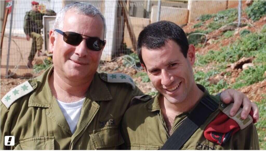 פגישות חטופות בגבול. חגי בן-ארי ואביו יוני. | באדיבות המשפחה