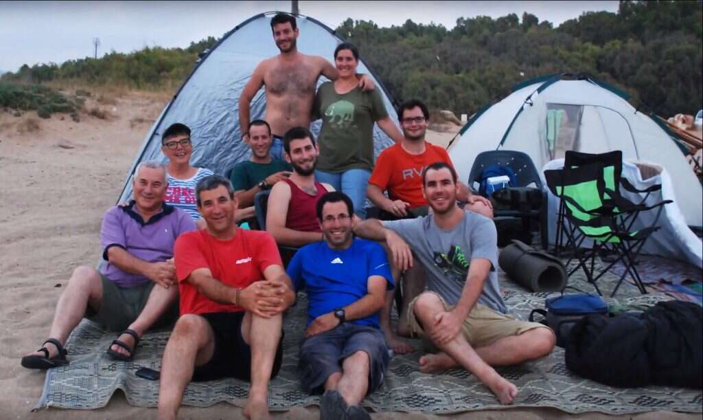 יוזמה שהפכה למסורת, גם בלעדיו. משפחת בן־ארי בחופשה המשפחתית ב"פורום בצת". | באדיבות המשפחה