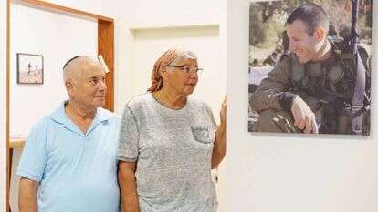 חני ויוני בן־ארי, הוריו של חגי. | אנצ'ו גוש, ג'יני