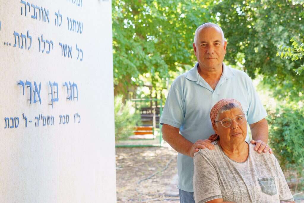 "כשהוא נפטר, פתאום כל חומות ההגנה קרסו". חני ויוני בן־ארי. | אנצ'ו גוש, ג'יני