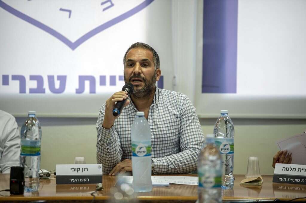 רון קובי, | גיל אליהו, ג'יני