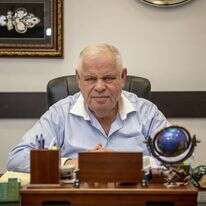 רונן פלוט. | גיל אליהו, ג'יני