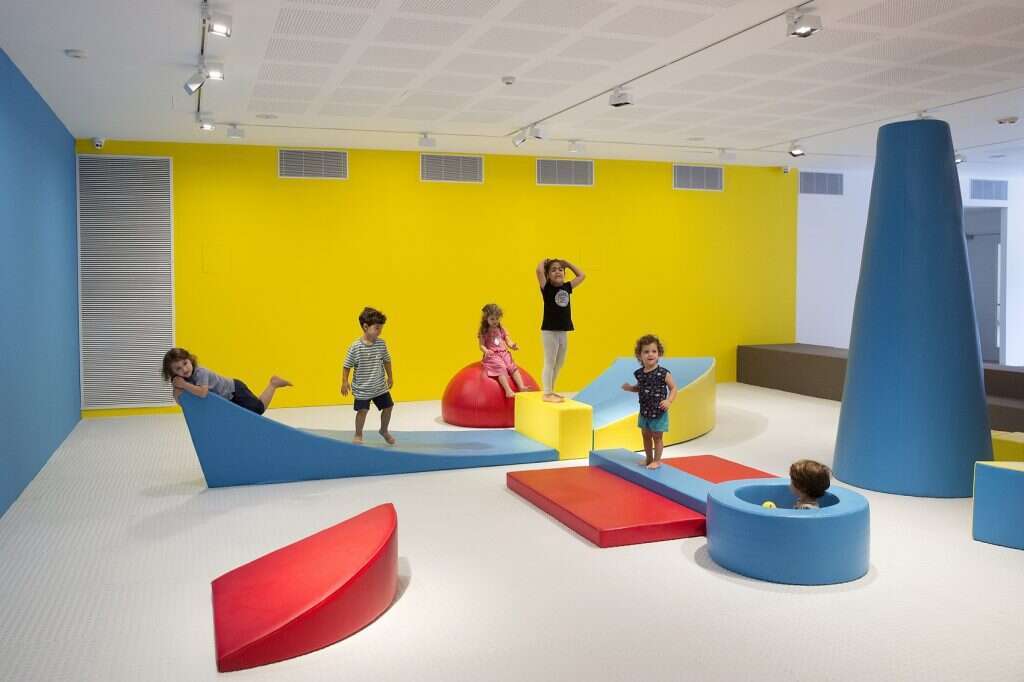 מוזיאון תל אביב. | פלורה דבורה