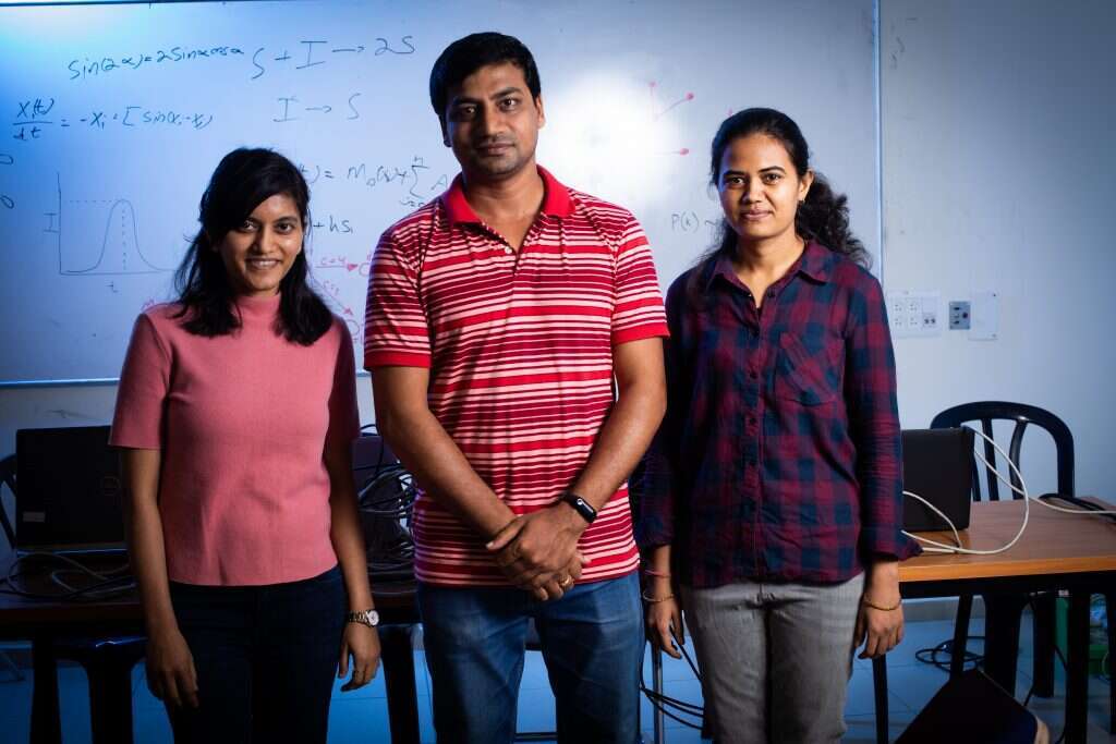 עשו את דרכם מהודו לפוסט-דוקטורט בבר-אילן. ד"ר צ'נדרקלה מינה, ד"ר סומן אצ'רייה וד"ר ארדהנה סינג. | אריק סולטן